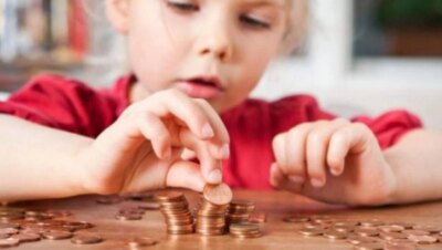 Anunț pentru părinți! Când intră alocațiile pe card în septembrie 2026 și ce sume primesc copiii