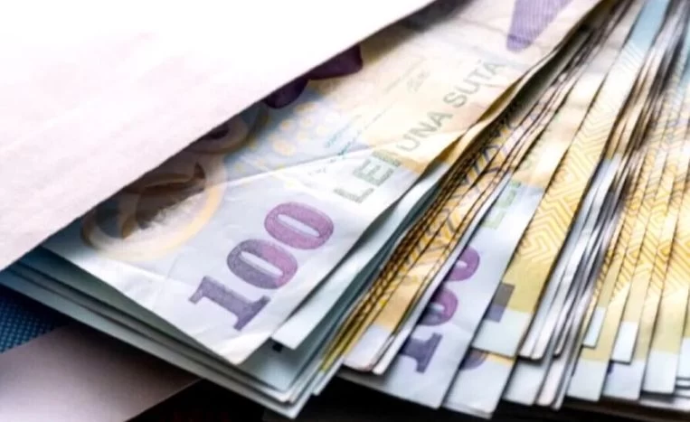 Ministerul Educației a publicat lista elevilor care primesc 200 de euro pentru calculatoare