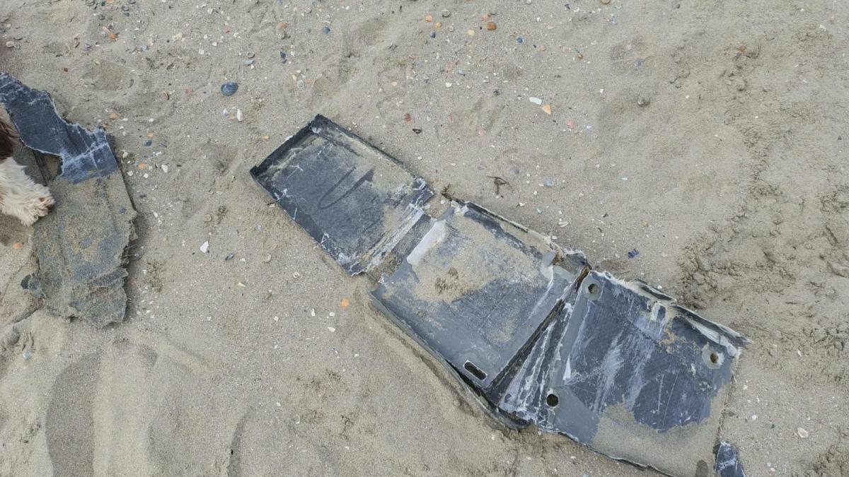 Descoperire bizară pe o plajă din Eforie Nord! Ce a găsit un turist în Marea Neagră