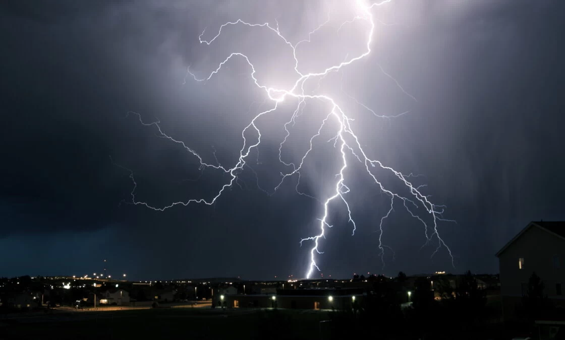 Răsturnare de situație la meteo! Temperaturile se prăbușesc cu 15 grade, apar primele ninsori