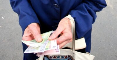 Schimbări majore pentru femei în 2026: La ce vârstă ieși la pensie și ce vechime îți trebuie