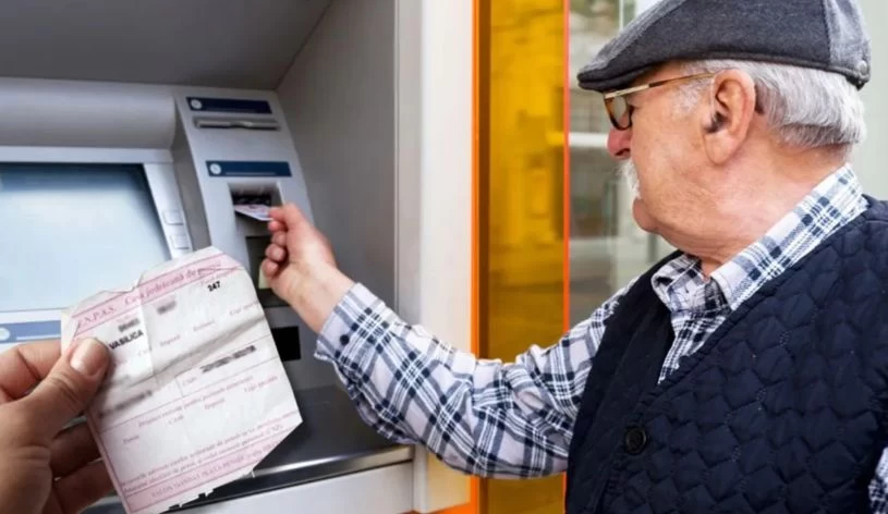 Anunț important pentru pensionari: Când intră, exact, banii pe card în august 2026