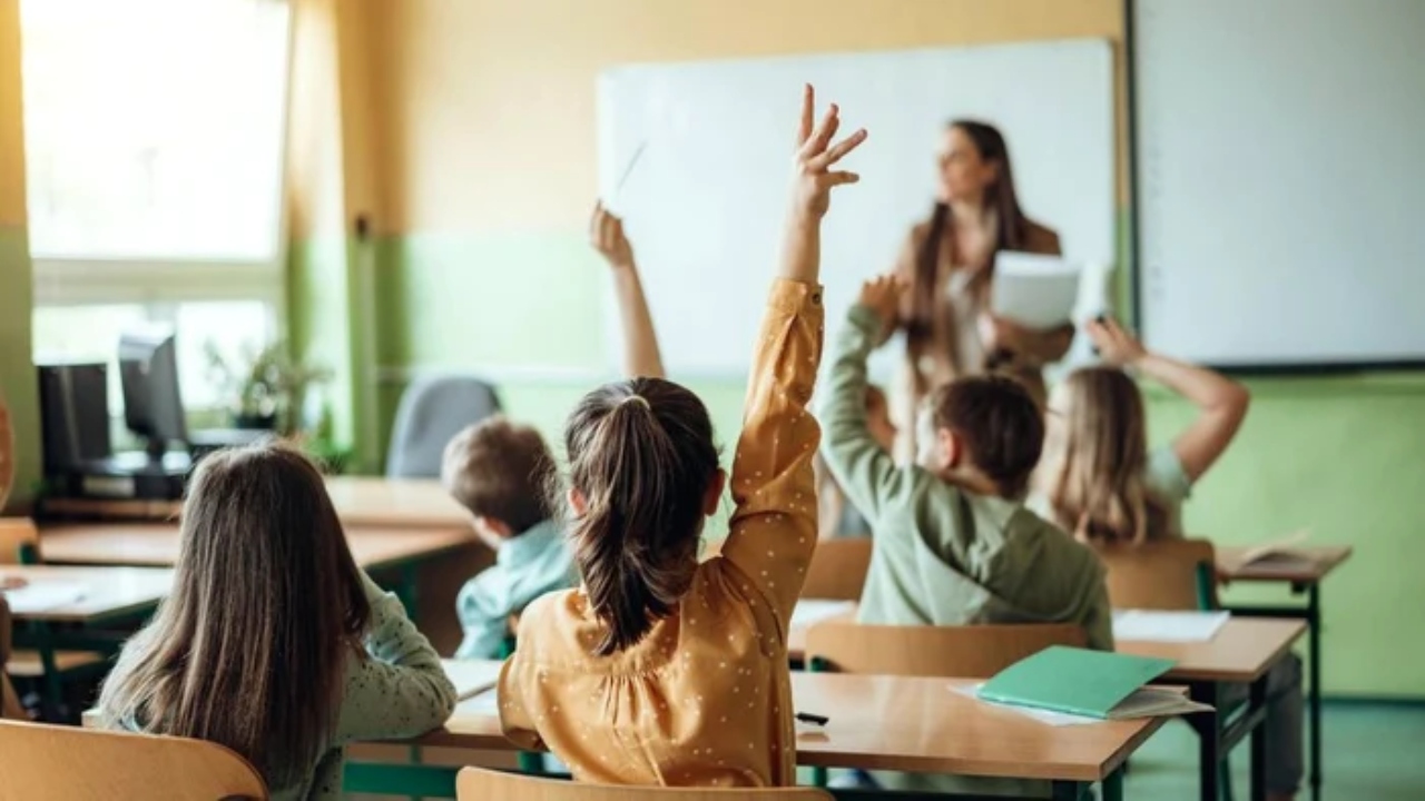 Vestea momentului pentru elevi! Ce medie trebuie să ai pentru bursa de merit și câți bani se dau
