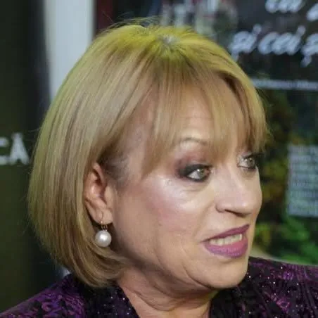 Actrița Adriana Trandafir, victimă a unei fraude bancare. Cinci tineri au fost reținuți de polițiști