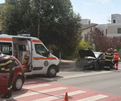 Accident rutier în Mioveni. Trei persoane rănite după ce un șofer ar fi condus sub influența alcoolului