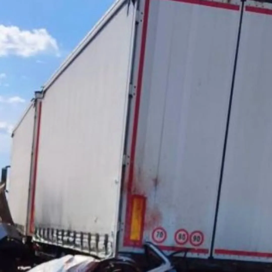 Accident grav pe Drumul Expres Craiova Pitești. Trei persoane și-au pierdut viața după ce o autoutilitară a intrat în derivă