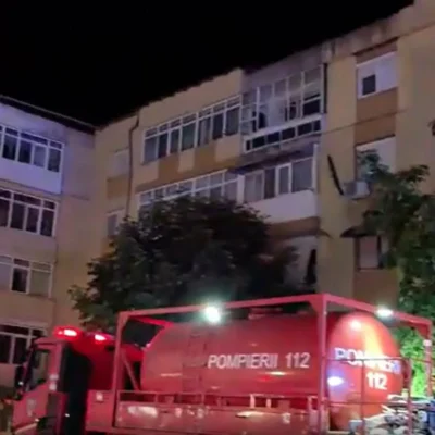 Incendiu violent la un bloc din Balș. Zeci de oameni evacuați în miez de noapte
