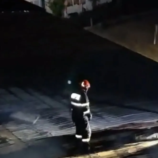 Incendiu puternic la un bloc din Balș. Zeci de oameni au fost evacuați de urgență din calea flăcărilor