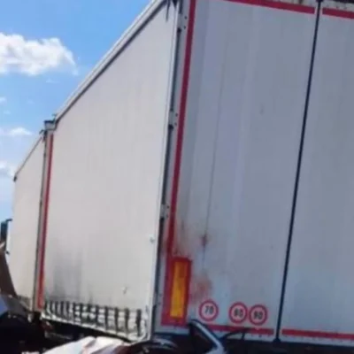 Tragedie rutieră pe DEx12. Trei morți și doi răniți în urma unui impact violent între un TIR și o autoutilitară