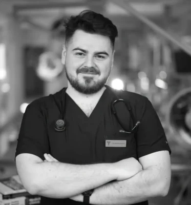Tragedie la Timișoara. Un student de 24 de ani a murit de infarct în ziua în care și-a luat licența