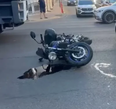 Accident rutier în centrul Constanței. Un motociclist a fost rănit și transportat la spital