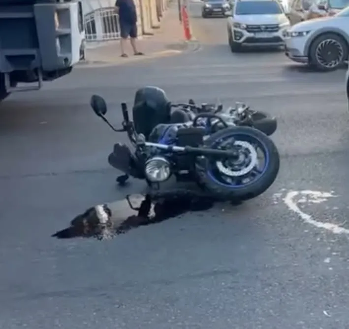 Accident rutier în centrul Constanței. Un motociclist a fost rănit și transportat la spital