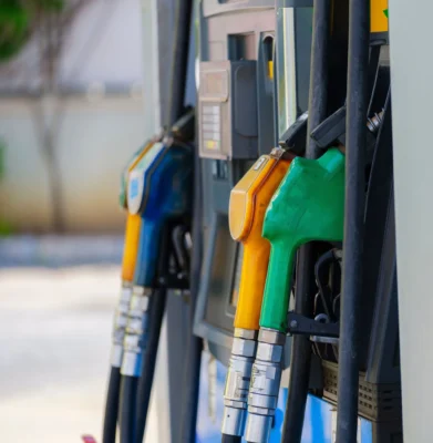 Noile prețuri la carburanți. Cât costă benzina și motorina în fiecare mare oraș