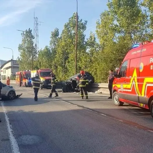 Accident grav lângă Gara Orșova. Traficul pe DN 6 este blocat după impactul dintre două autoturisme
