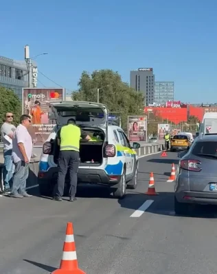 Accident în lanț pe bulevardul Dacia din Chișinău. Șase mașini au fost implicate, fără a exista victime