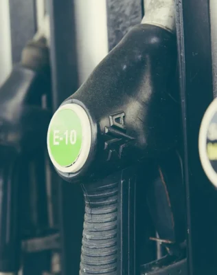 Prețurile carburanților în fiecare oraș. Unde se găsesc benzina și motorina cu cele mai mici costuri