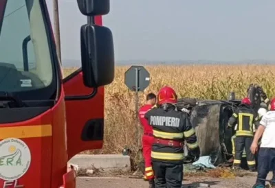 Accident rutier în județul Brașov. Trei persoane rănite după ce mașina în care se aflau s-a izbit de un cap de pod