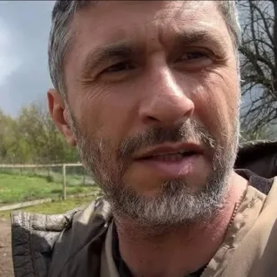 Conflict nocturn între Dragoș Bucur și vecini. Actorul a chemat Poliția după ce a fost amenințat din cauza muzicii date la maxim