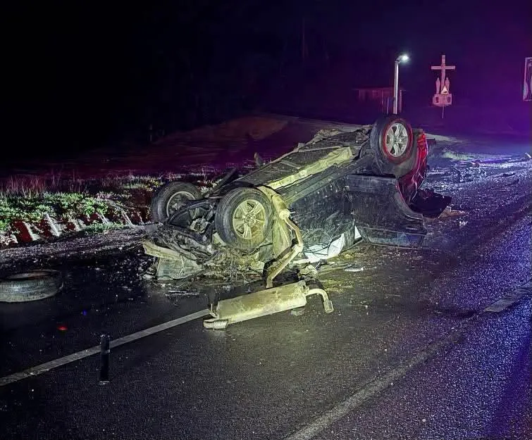 Accident grav în raionul Strășeni. O fetiță de șase ani și părinții ei au ajuns la spital după ce mașina a ieșit de pe șosea