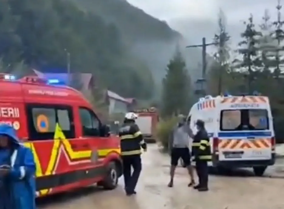 Trei muncitori au murit electrocutați în Apuseni. Schela pe care lucrau a atins firele de înaltă tensiune