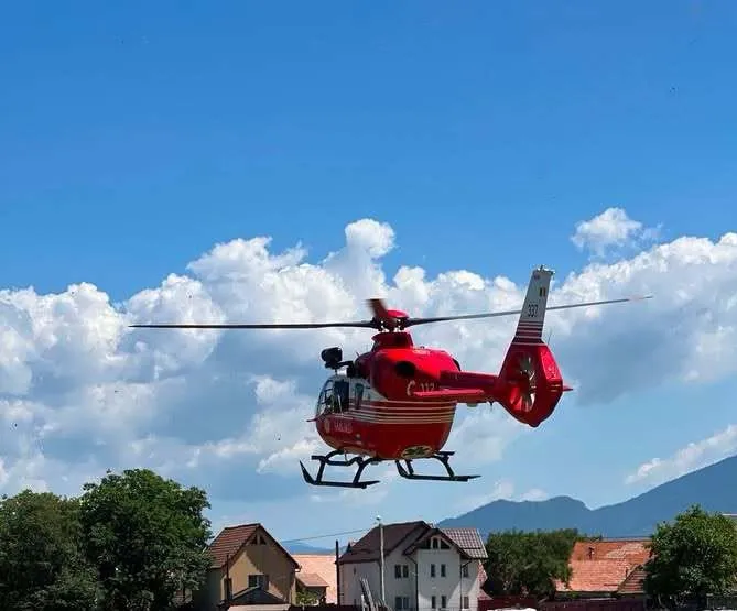 Parapantist rănit grav în masivul Leaota. Intervenție dificilă a salvamontiștilor și a elicopterului SMURD