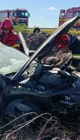 Accident pe Autostrada A1. Un șofer a fost rănit după ce mașina sa a ieșit în afara părții carosabile