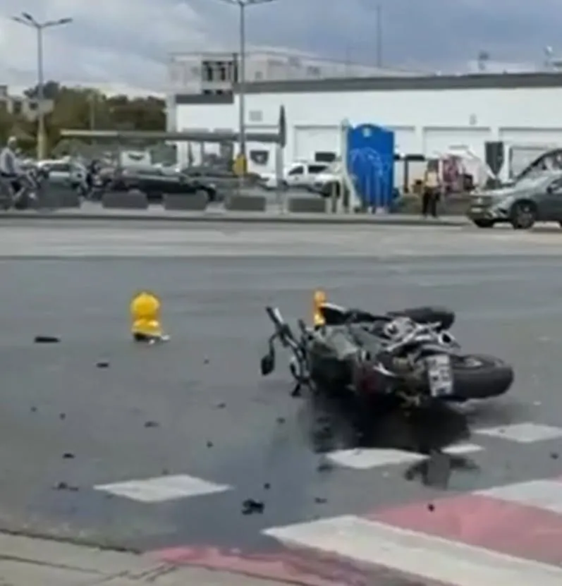 Accident rutier în Timișoara. Motociclist rănit și transportat la spital după ce s-a izbit de un autoturism