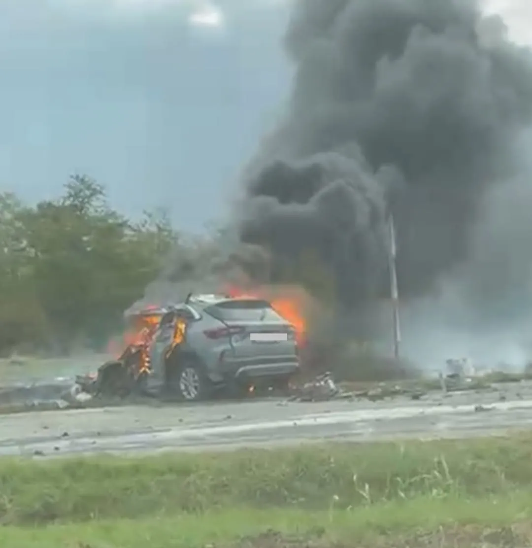 Accident grav pe DN 3. Un șofer a murit carbonizat după ce mașina sa s-a ciocnit cu un TIR și a luat foc