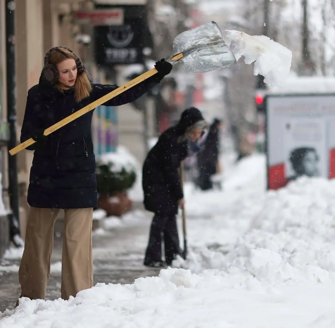 Când vine prima ninsoare în București. Prognoza meteorologilor pentru luna noiembrie