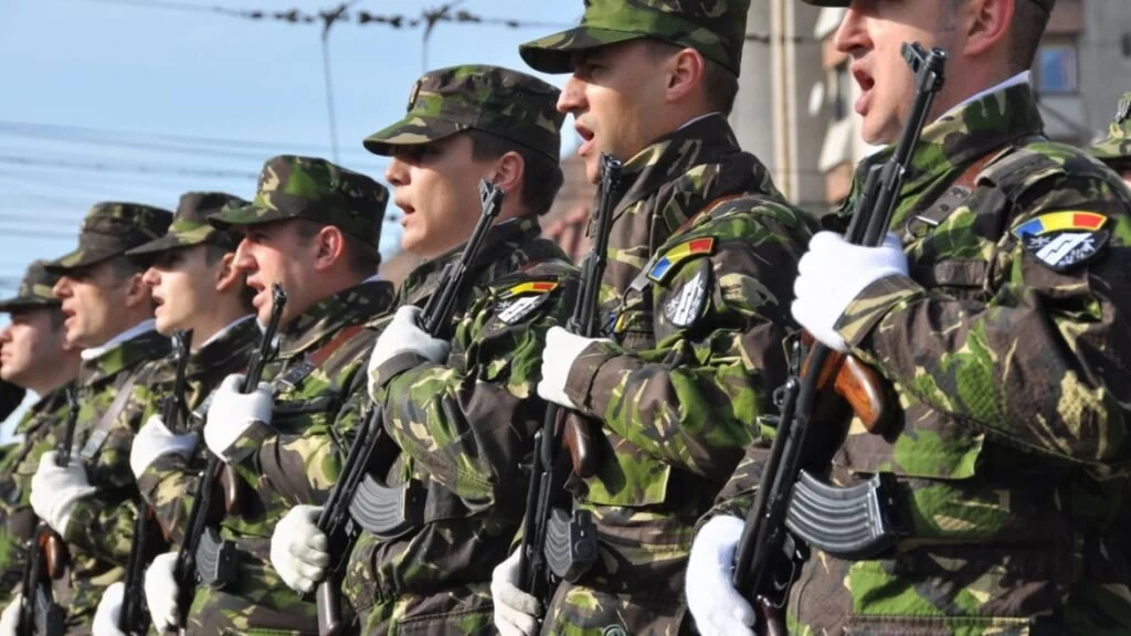 Ce se întâmplă cu stagiul militar la calculul pensiei. Reguli pentru perioadele dinainte și de după 2001