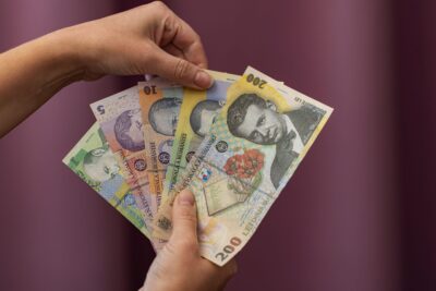 Cum se calculează indemnizația de șomaj în 2026. Ce sume primesc românii în funcție de stagiul de cotizare