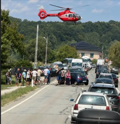 Accident rutier pe DN67 în Vâlcea. Patru persoane, printre care doi minori, implicate in coliziune