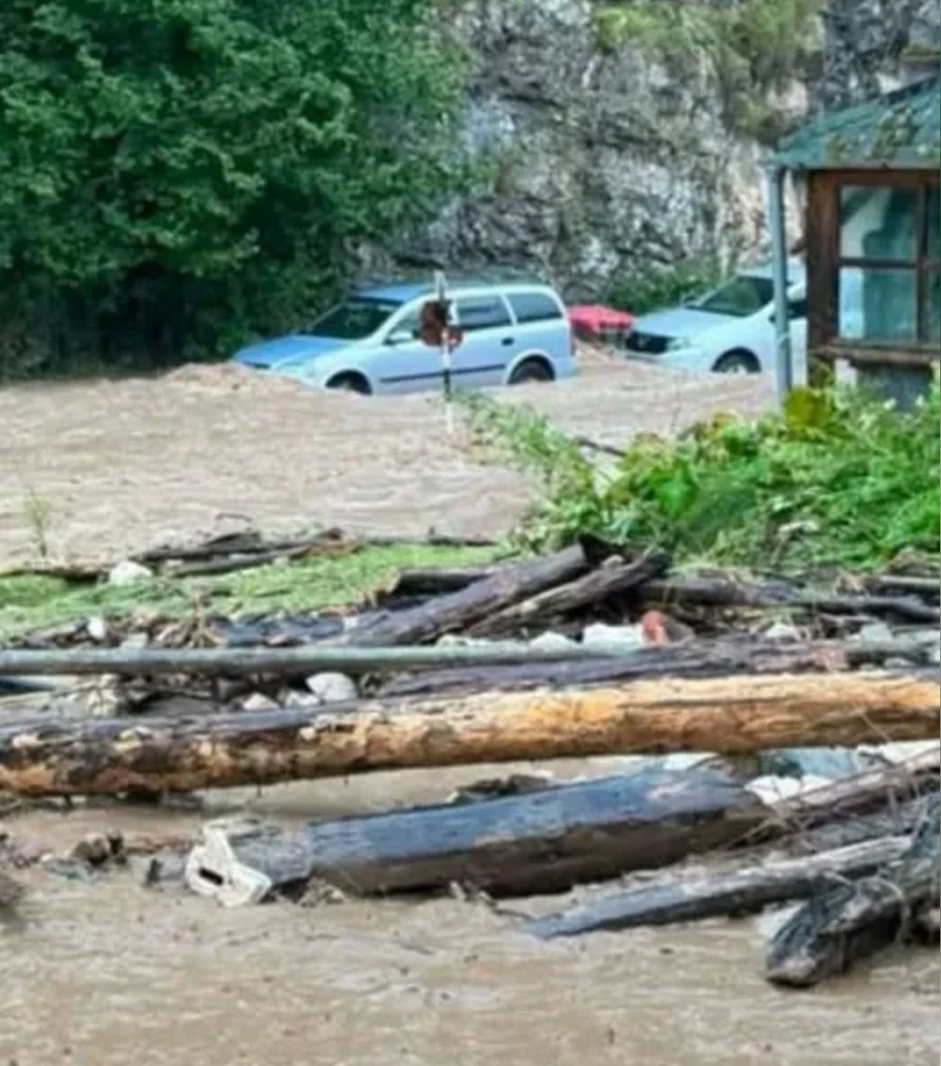 Furtuna a făcut prăpăd! A fost rupere de nori în…