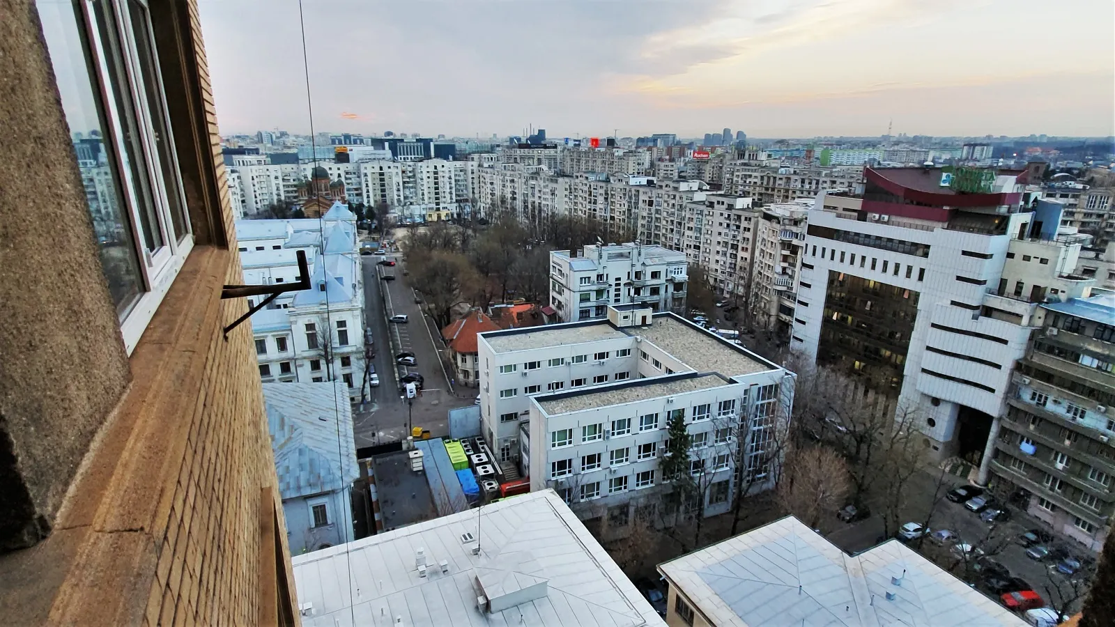 Regula de la bloc care îi obligă pe toți locatarii să plătească reparațiile la acoperiș