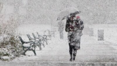 Schimbare radicală a vremii în România. Temperaturile scad brusc și apar primele ninsori la munte