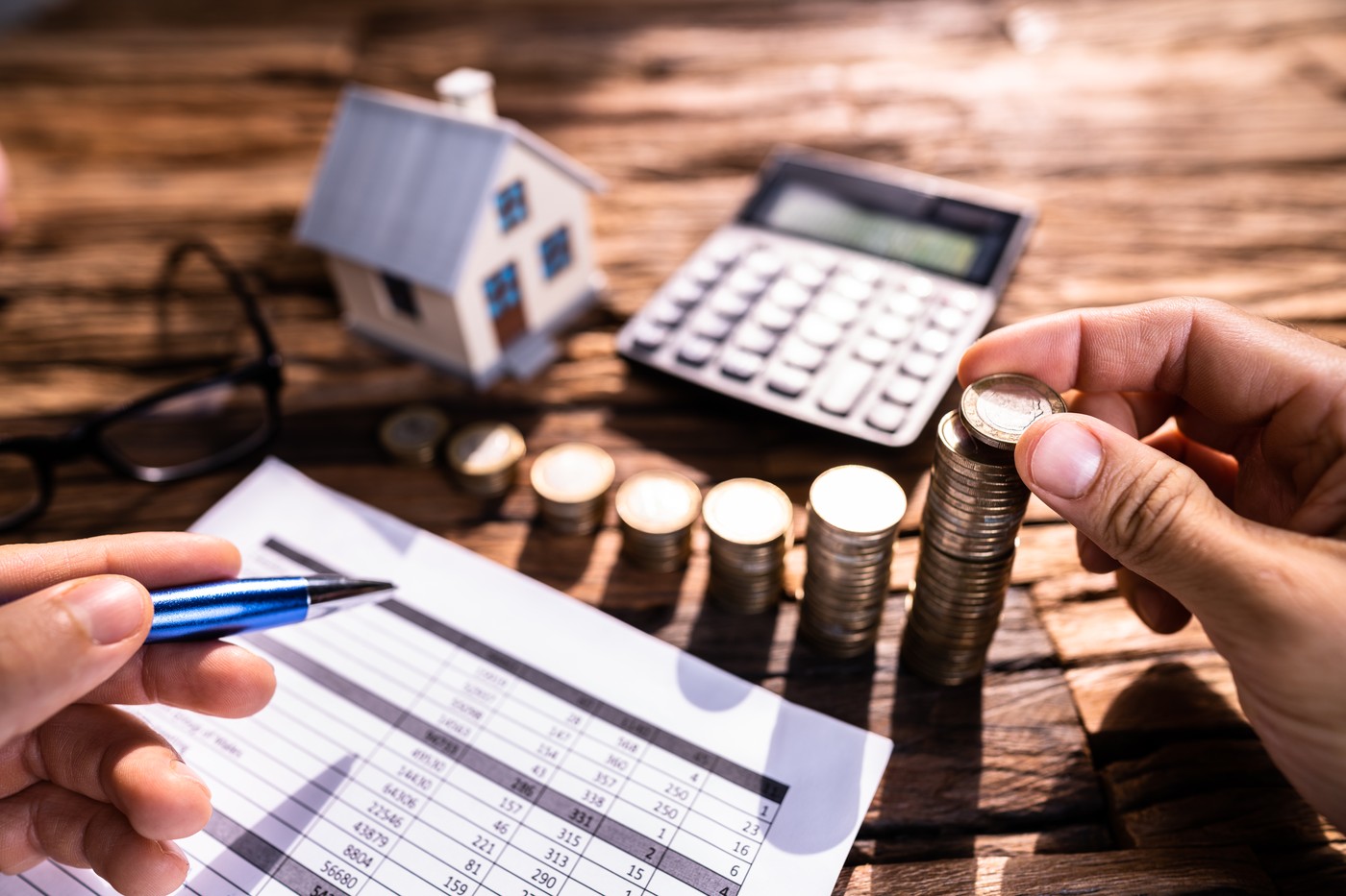 Cât vor crește impozitele pe locuințe. Trecerea la evaluarea la prețul pieței schimbă taxele din 2027