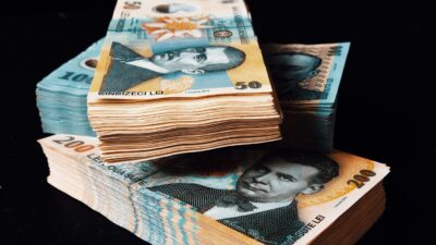 Ce sumă poți plăti cash când cumperi o mașină. Plafoanele legale diferă în funcție de cine este vânzătorul