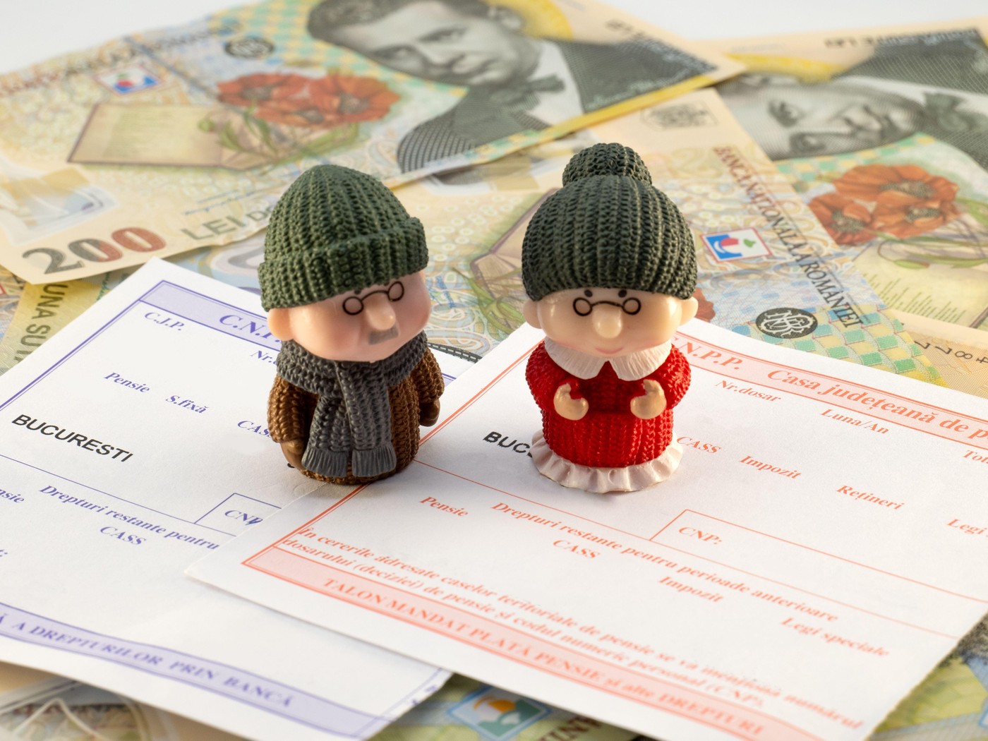 Schimbare majoră pentru pensionari! Ce apare pe legitimațiile de transport și cum se vor face verificările
