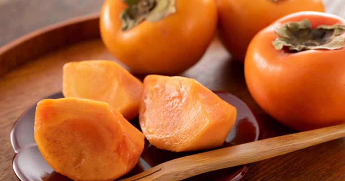 Kaki, fructul de toamnă bogat în fibre și vitamine. Cum sprijină imunitatea și sănătatea digestivă