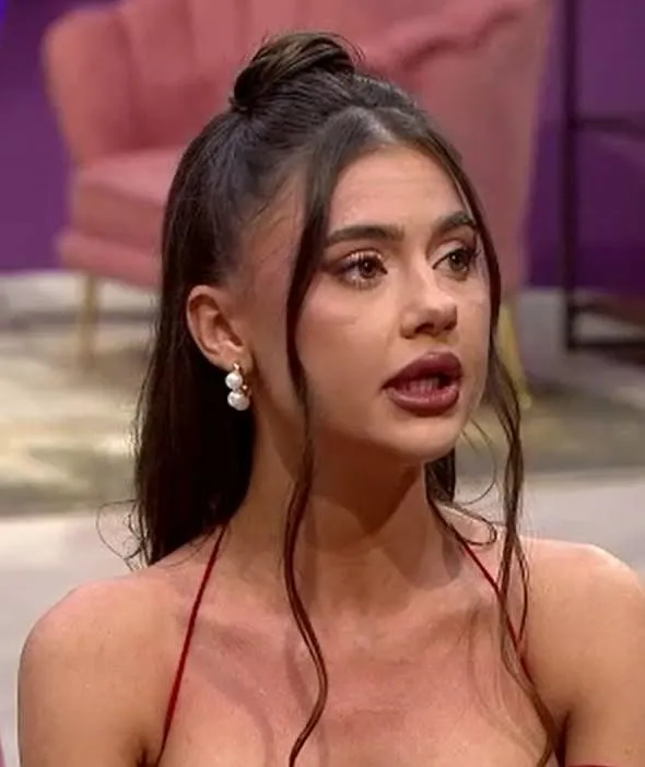 Carolina și Sergiu intervin în conflictul dintre Diana și Izabela și susțin nemulțumirile Dianei