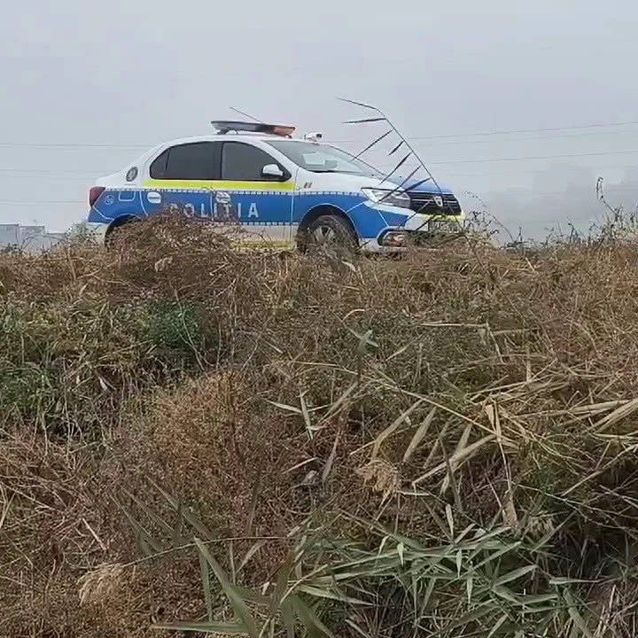Bărbat din Galați, filmat cu mâinile imobilizate și geaca prinsă în cui. Șase persoane sunt cercetate penal