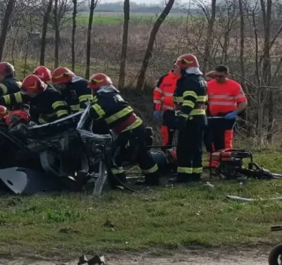 TRAGEDIE pe E85! Doi șoferi de 25 și 27 de ani au MURIT! O dubă a luat FOC