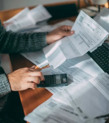 ANUNȚ pentru români! Guvernul propune REDUCERI automate la facturile de gaze și curent