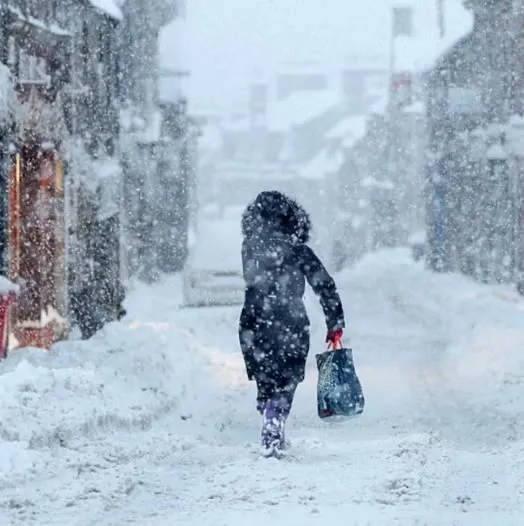 ALERTĂ METEO! Două CODURI GALBENE de ploi și vânt puternic! NINSORI la munte