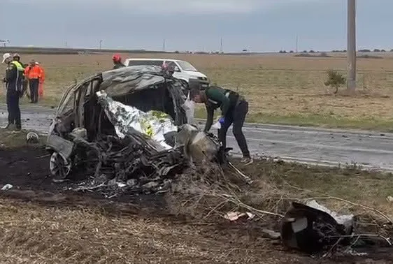 TRAGEDIE pe DN 3, la Murfatlar! Șofer MORT în mașina cuprinsă de flăcări după impactul cu un TIR