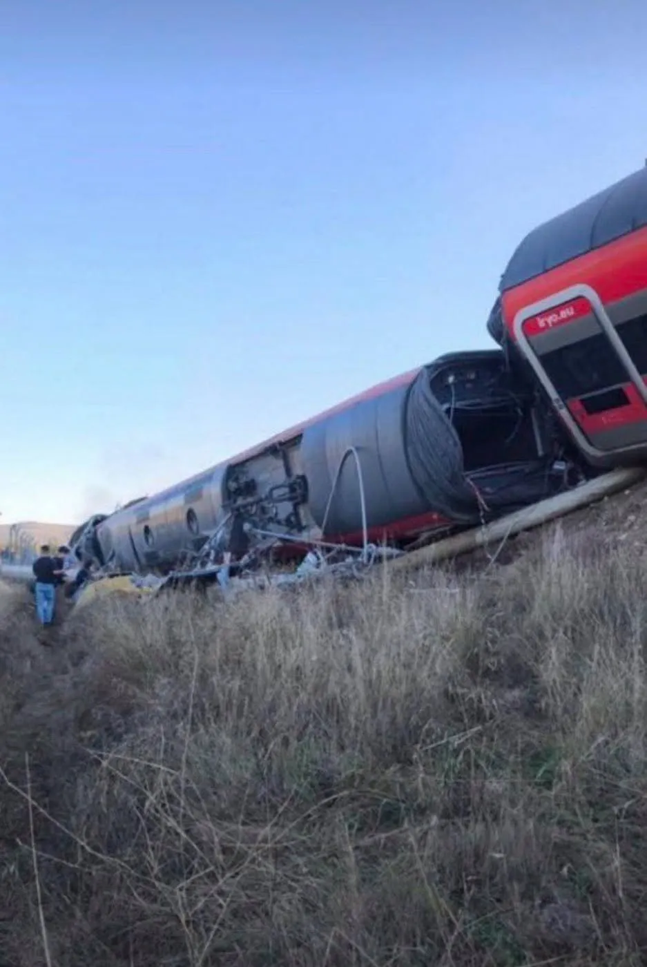 TRAGEDIE în Spania! Cel puțin 39 de MORȚI după ciocnirea a două trenuri!