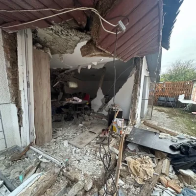EXPLOZIE în Prahova! O butelie a distrus jumătate de casă! Un bărbat, RĂNIT
