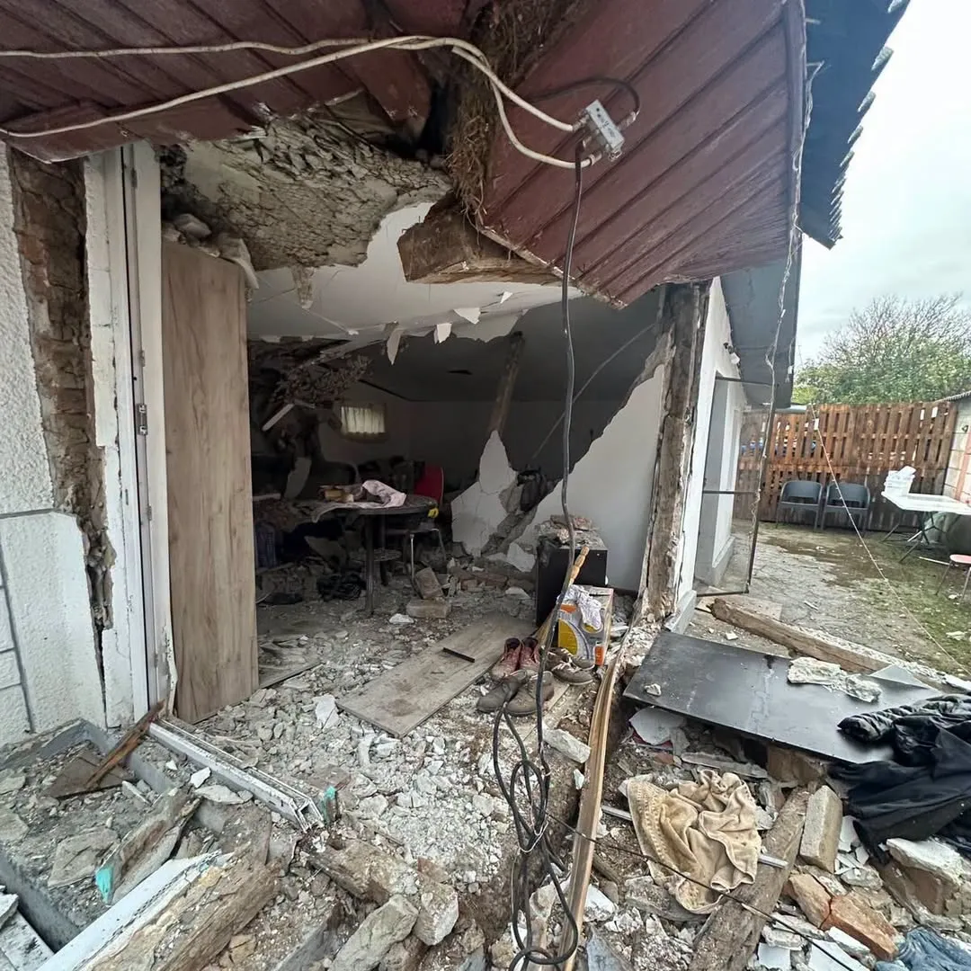 EXPLOZIE în Prahova! O butelie a distrus jumătate de casă! Un bărbat, RĂNIT