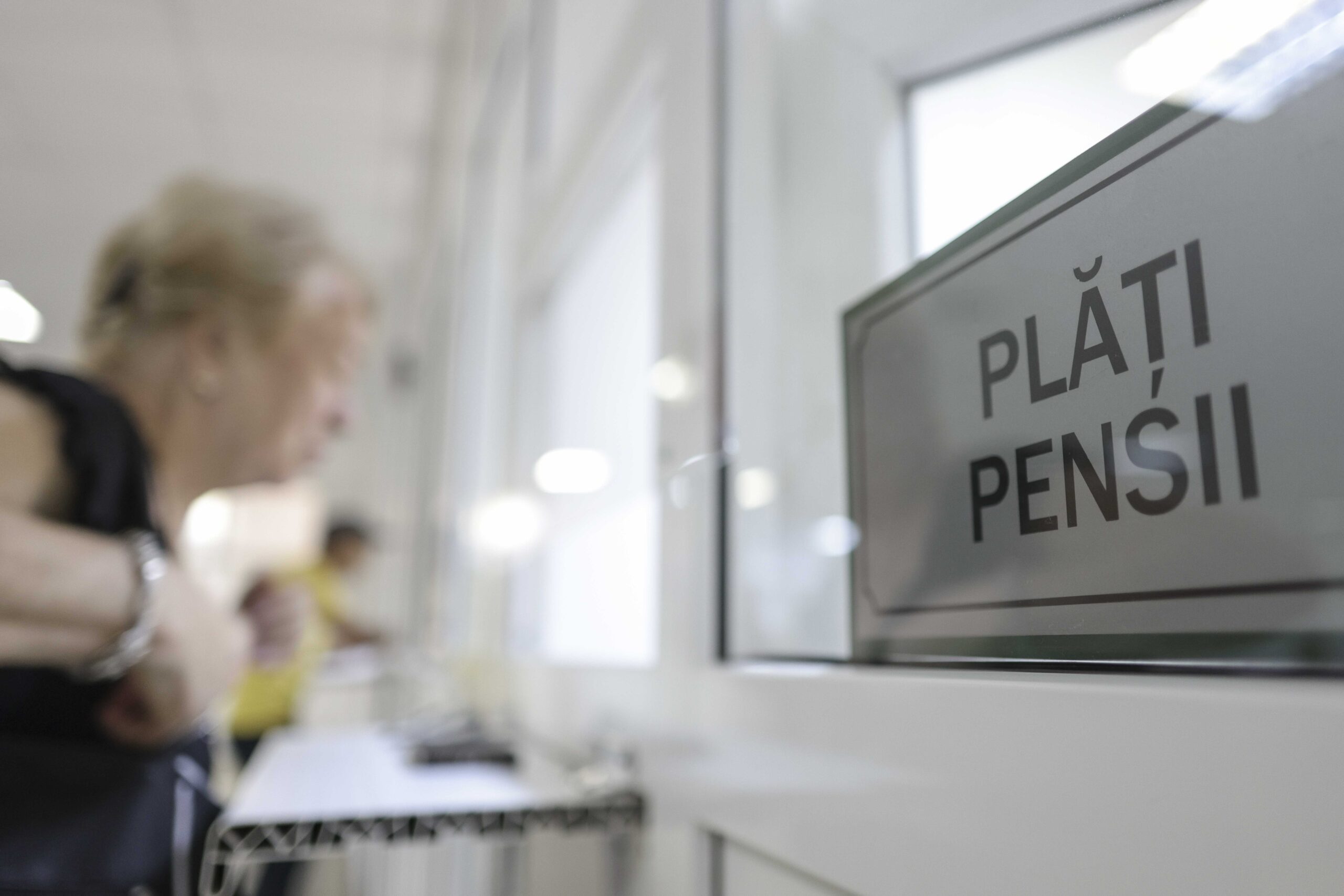 Câți bani în plus primesc pensionarii de la 1 ianuarie 2027. Cele trei scenarii luate în calcul