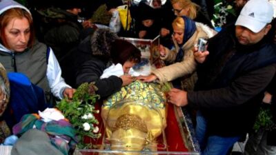 Ce trebuie să pui sub pernă în Ajunul Sfintei Parascheva. Obiceiul vechi care aduce liniște în casă
